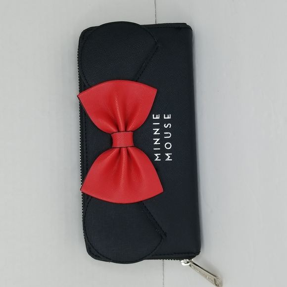 Loungefly Handbags - LOUNGEFLY MINNE MOUSE WALLET